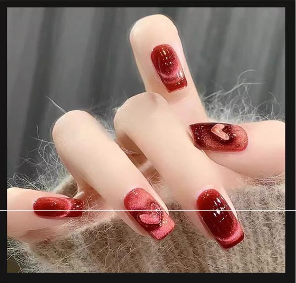 Wearing nails, nail art